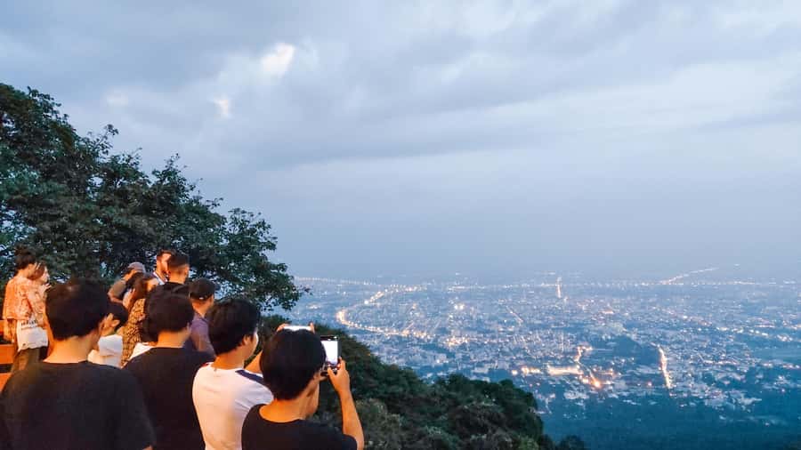 Chiang Mai: Doi Suthep, Wat Pha Lat and Michelin Food Tour - What to pack and how to stay comfortable on temple days