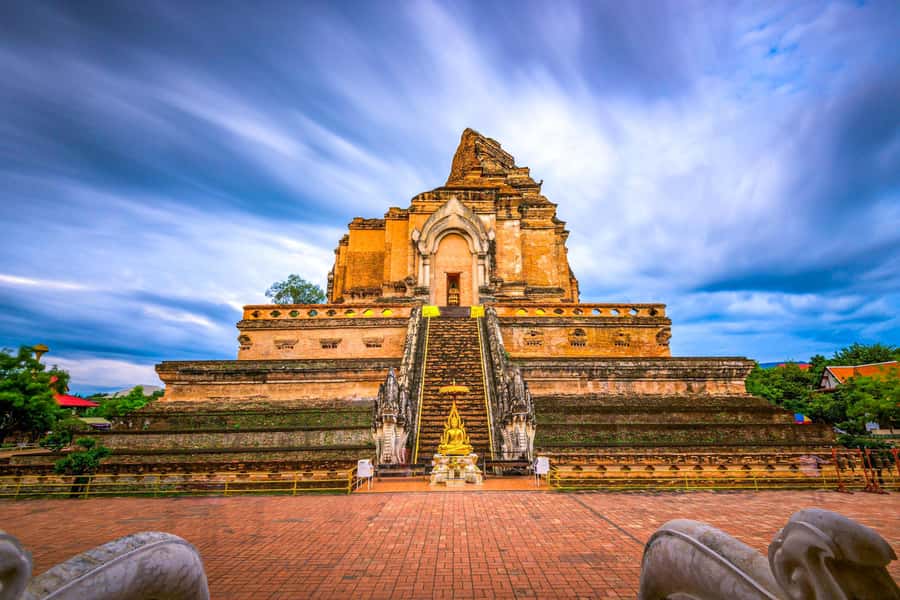 Chiang Mai: Doi Suthep, Wat Pha Lat & Wat Umong Spanish Tour - Wat Phra That Doi Suthep, Golden Pagoda and Panoramic City Views