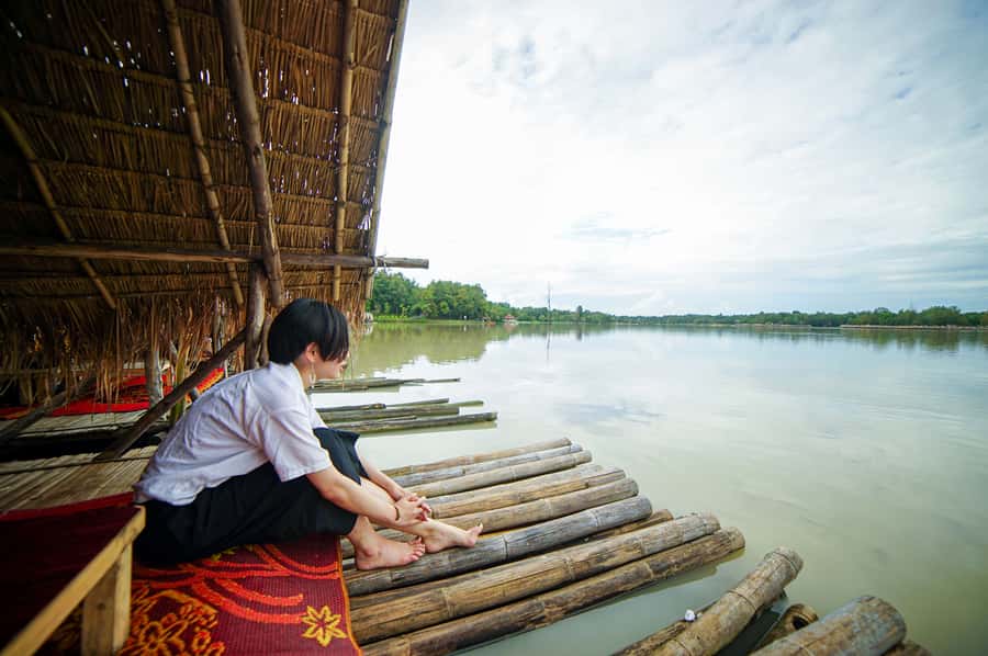Chiang Mai: Doi Suthep, Wat Pha Lat & Wat Umong Spanish Tour - Huai Tung Tao Lakeside Lunch with Bamboo-House Atmosphere