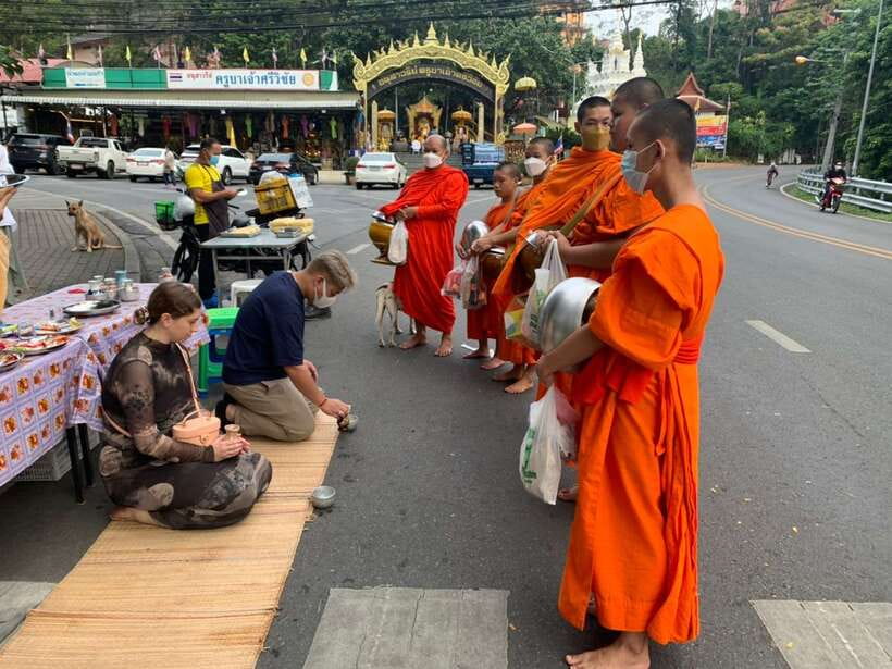 Chiang Mai: Doi Suthep, Wat Umong, and Pha Lat Sunrise Tour - Transport and group size: why it feels manageable