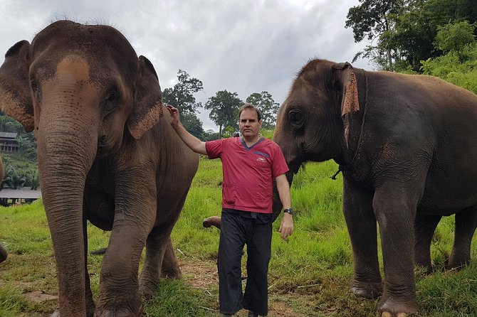 Chiang Mai Elephant Sanctuary and Temples Tour in Spanish - Wat Phra That Doi Suthep: Cable Car, Stairs, and 1,053 Meters of Views