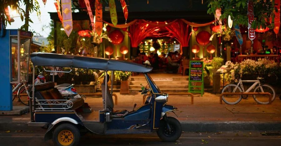Chiang Mai: Evening Foodie Tour - The Tuk Tuk Old City Loop at 19:00: Views You Get Only at Night