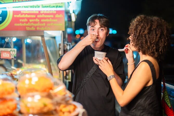 Chiang Mai: Evening Sightseeing and Food Tastings Guided Tour - Chiang Mai Gate Night Market: Snack Sampling Without Guesswork