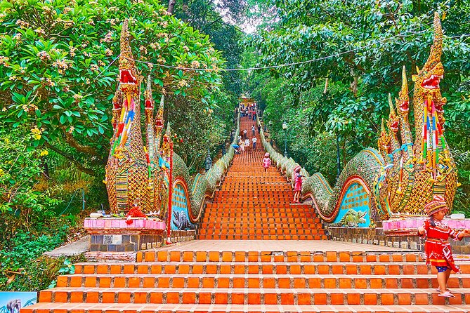 Chiang Mai: Evening Tour to Doi Suthep & Wat Pha Lat - Stop 1: Wat Pha Lat and the calm of the monk’s trail temple
