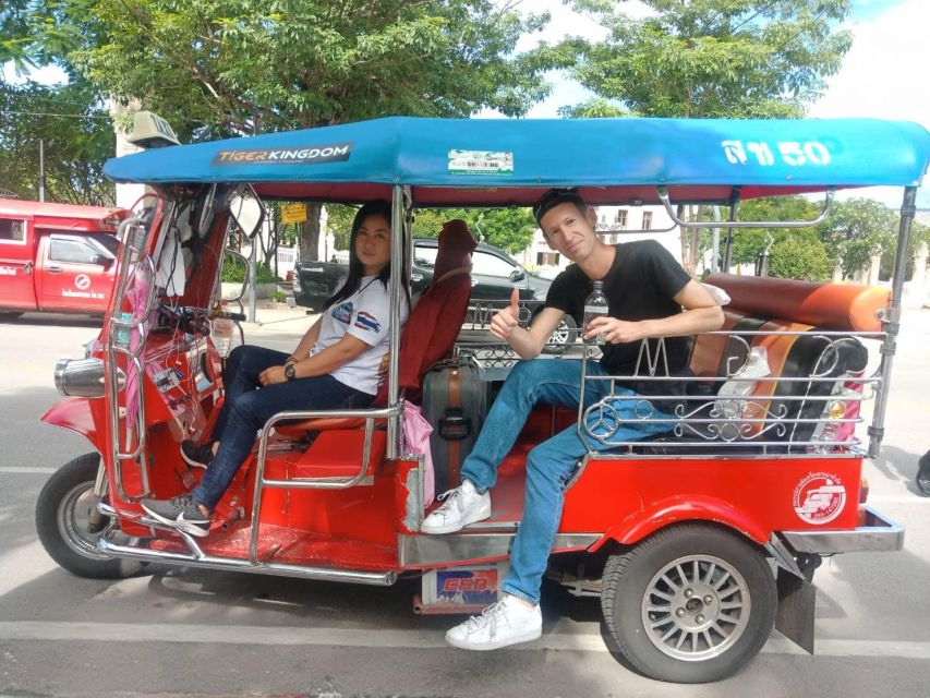 Chiang Mai: Exploration of Old City by Private Tuk-Tuk - Market Finish: Muang Mai or Warorot for Real Street Energy