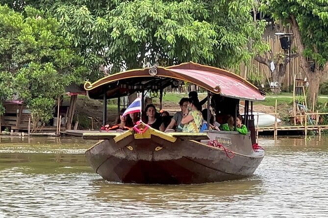Chiang Mai: Explore Kayaking Through Mae Ping River on Sunset - Bridges, birds nests, and the busy Chiang Mai river crossing