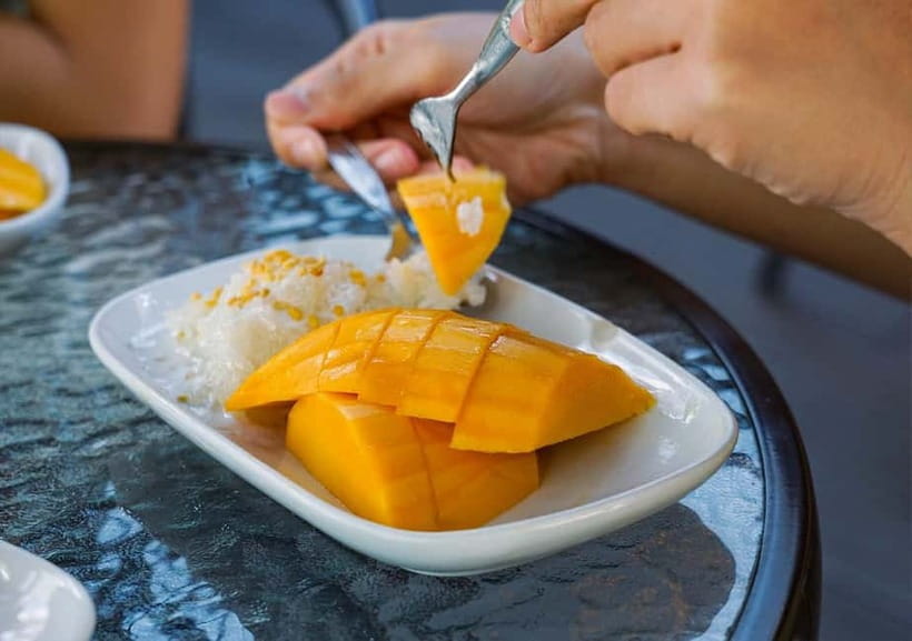 Chiang Mai Food Tour: Local Eats & Drinks Guided Tour - Market and gate vibes: Fried Taro Cake plus drinks near Chiang Mai Gate