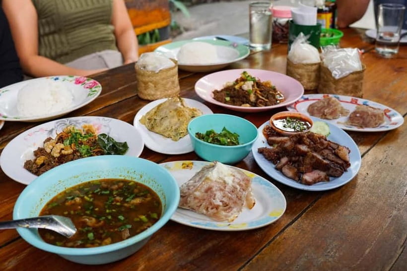 Chiang Mai Food Tour: Local Eats & Drinks Guided Tour - Lunch at northern pace: larb, yum jin gai, and jin som mok with sticky rice