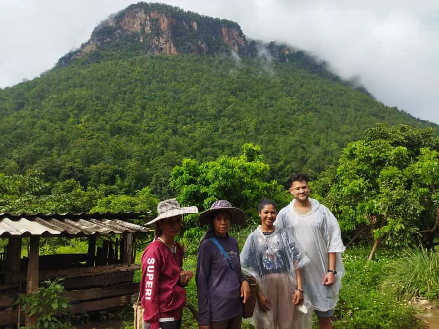 Chiang Mai: Full Day 5 Hill Tribes Tour - Hotel pickup and the road to Mae Malai Market