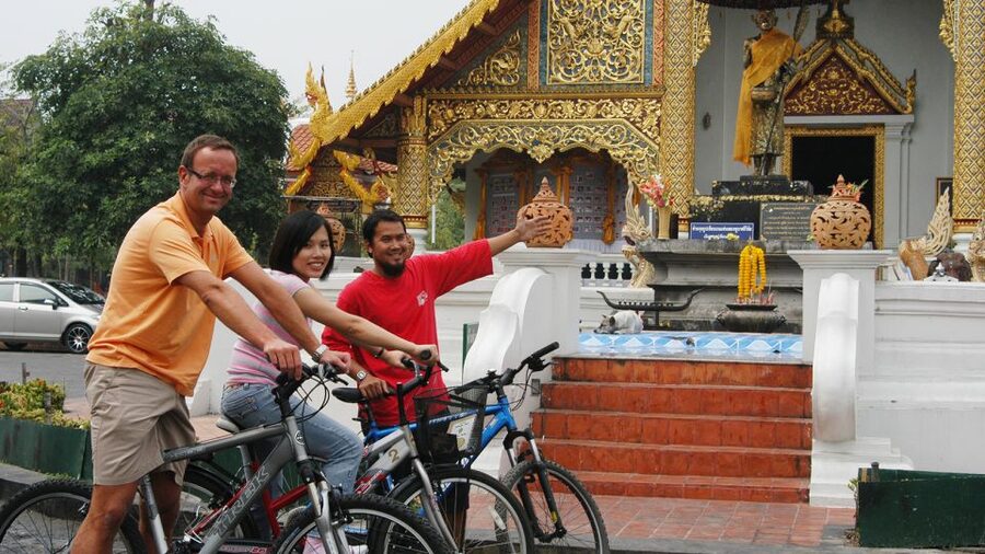 Chiang Mai: Guided Historical City Tour by Bike with Lunch - Key things I’d highlight before you book