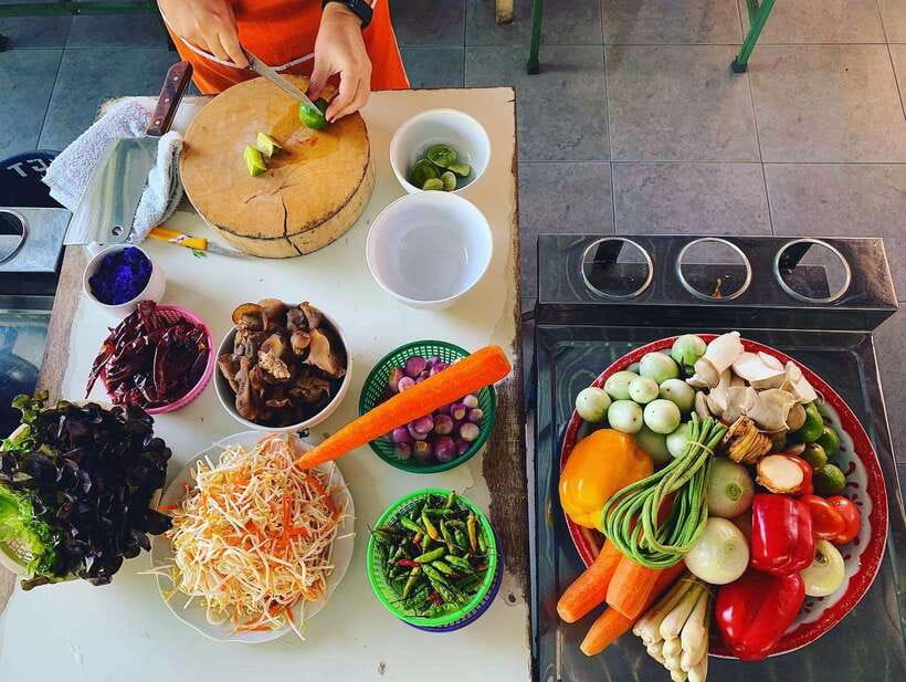 Chiang Mai: Half Day Cooking Class at Organic Farm - Practical logistics: meet point, pickup options, and timing