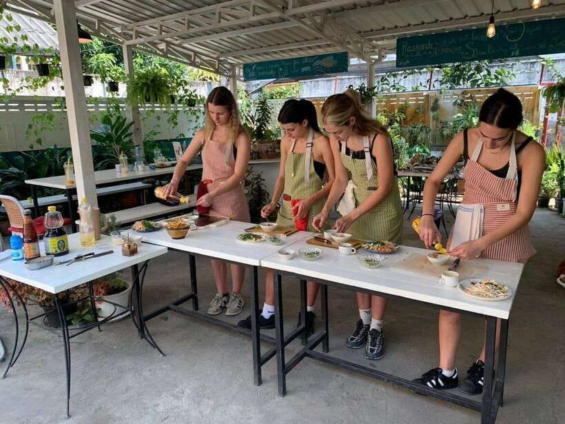 Chiang Mai: Half Day Cooking Class at Organic Farm - The market visit: where Thai flavors start