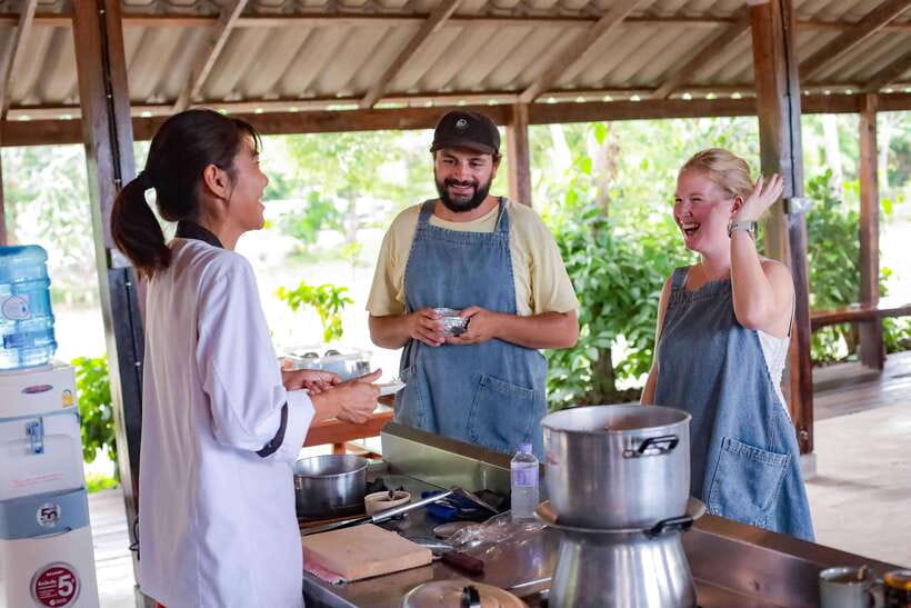 Chiang Mai: HALF-DAY COOKING COURSE at a Thai Cooking Farm - A 6-hour half-day that actually gives you time