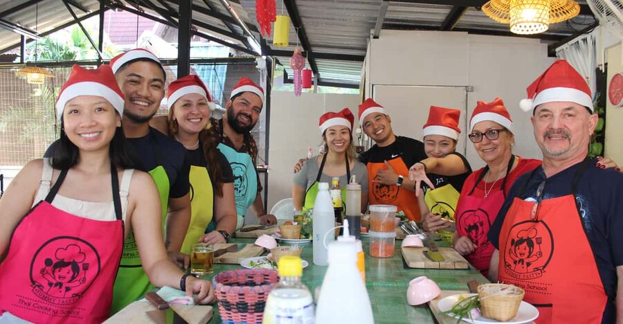 Chiang Mai: Half Day Morning Cooking Class with Market Tour - Kad Kom Market Pickup Within 3 km, and the Nimman Catch