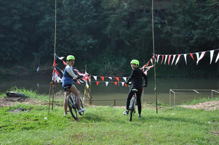 Chiang Mai: Half-Day Private Bicycle Tour with Lunch - Key highlights at a glance
