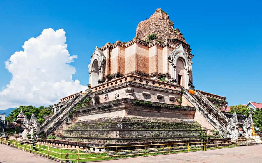 Chiang Mai: Half-Day Private City Tour by Tuk Tuk - Wat Srisuphan Aram (Silver Temple): the wow factor without the long haul