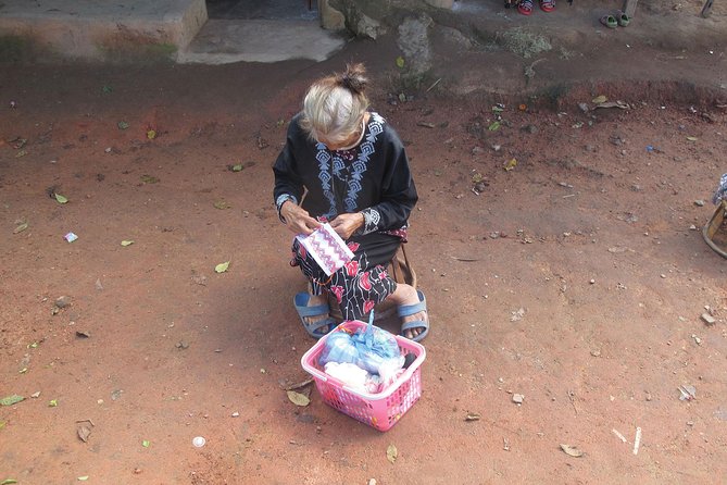 Chiang Mai : Hill Tribe Ways & Evening Chanting at Doi Suthep Temple Small Group - Coffee, Tea, Biscuits, and the Food Reality Check