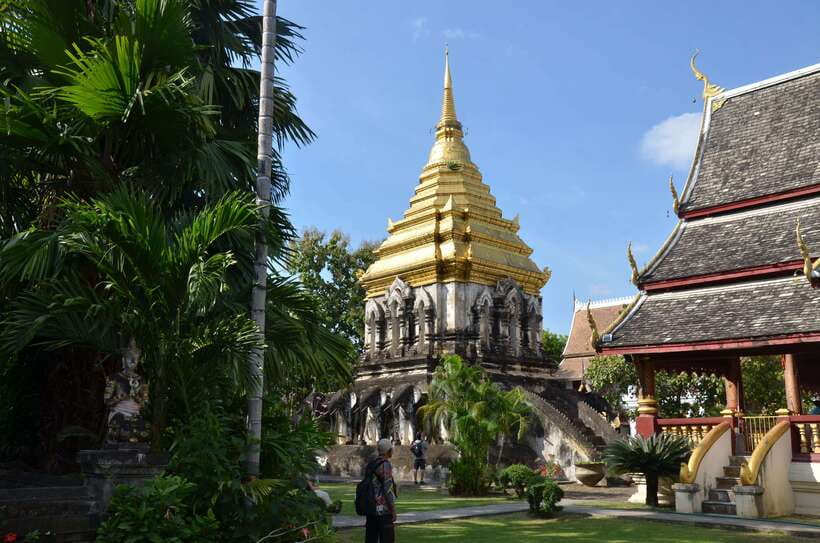 Chiang Mai: Historic Temples and City Guided Walking Tour - Where You Start: Wat Chiang Man and Finding Your Guide