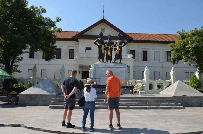 Chiang Mai: Historic Temples and City Guided Walking Tour - Wat Phra Singh: Lanna Architecture You Can Actually Notice