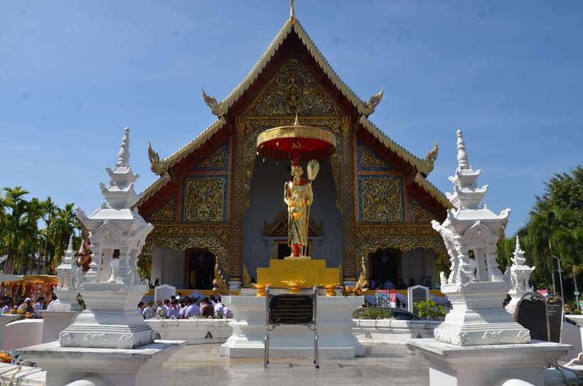 Chiang Mai: Historic Temples and City Guided Walking Tour - Wat Phan Tao: The Teak Viharn and a Royal-Era Throne