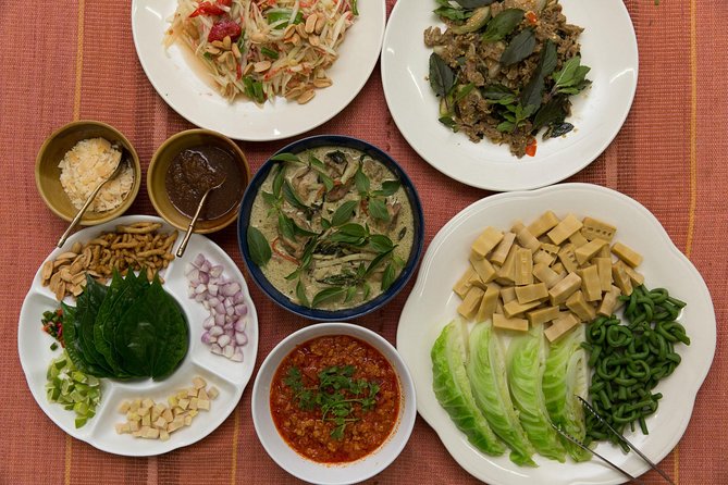 Chiang Mai Home Cooking Class with Garden Tour & Hotel Transfers - Choosing lunch or dinner without wrecking your schedule