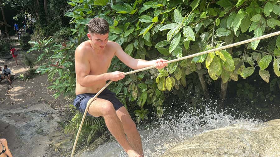 Chiang Mai: Instagrammable spots for half day - Local lunch at the right time: fuel before the waterfall park