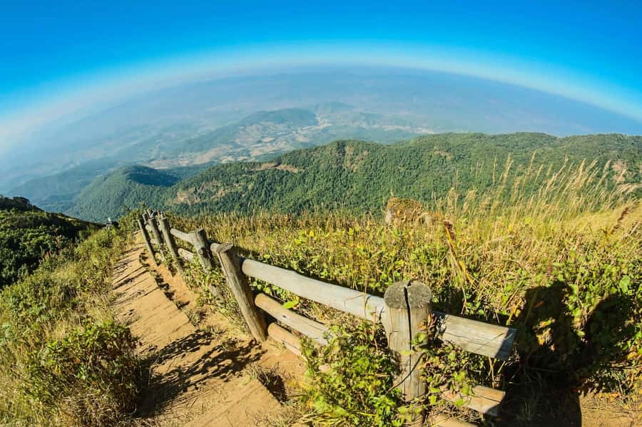 Chiang Mai: Kew Mae Pan Nature Trail & Doi Inthanon Day Trip - King and Queen’s Pagodas: sacred viewpoints and small ticket details