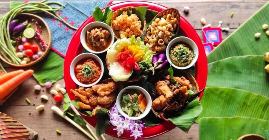 Chiang Mai: Khantoke Dinner with Traditional Performance - Khantoke Dining in Chiang Mai, the communal way
