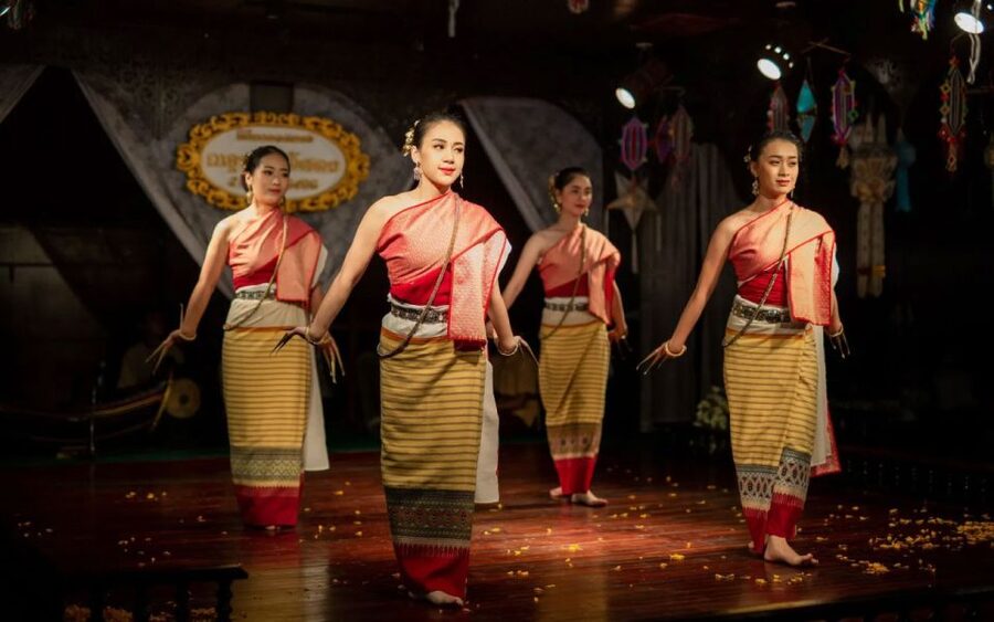 Chiang Mai: Khantoke Dinner with Traditional Performance - The venue vibe, open-air garden or traditional hall