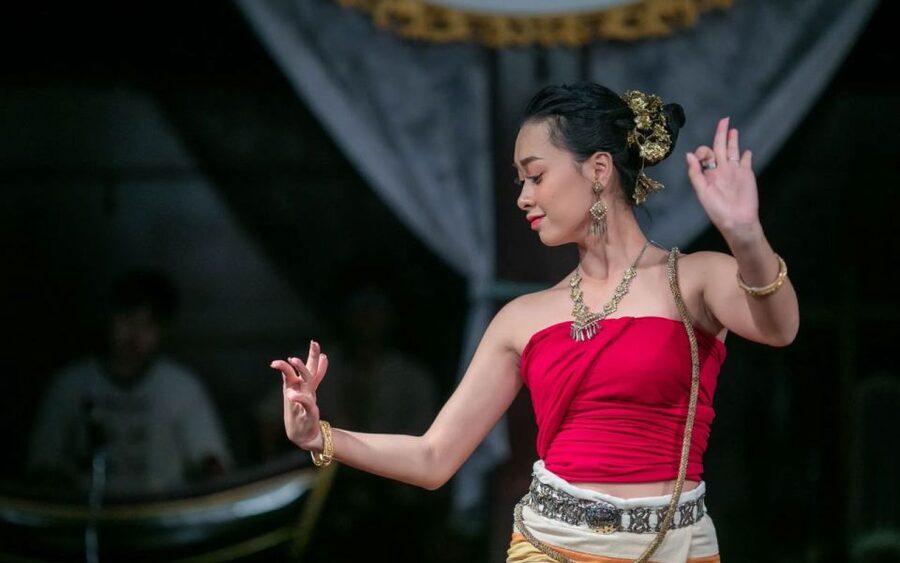 Chiang Mai: Khantoke Dinner with Traditional Performance - Drinks, including wine and that corkage detail