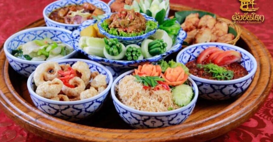 Chiang Mai: Khum Khantoke Northern Thai Cuisine and Show - Khantoke at your table: how the dinner show format really works