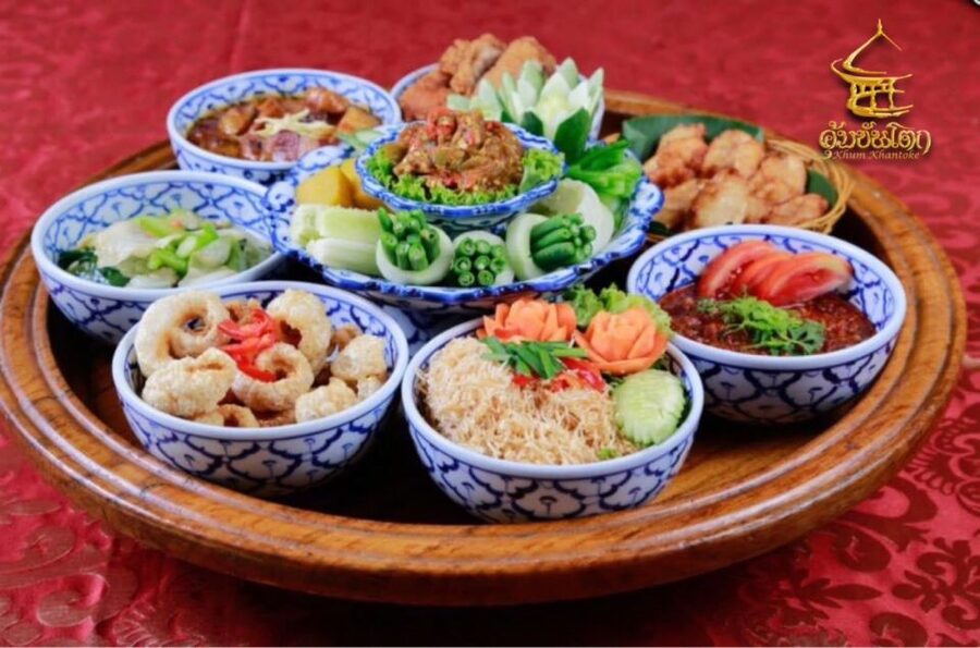 Chiang Mai: Khum Khantoke Northern Thai Cuisine and Show - The meal: Northern Thai dishes plus a global buffet twist