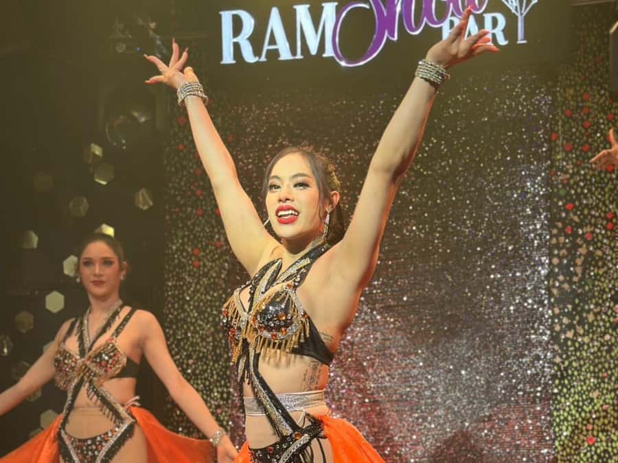 Chiang Mai: Ladyboy Cabaret Show with Dinner and Drinks - Stories after the show: why the meet-and-greet is the real value