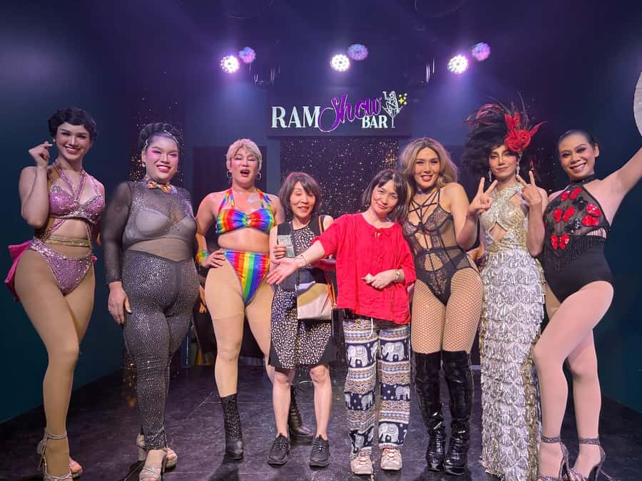 Chiang Mai: Ladyboy Cabaret Show with Dinner and Drinks - Night market dinner: food you can actually order with confidence