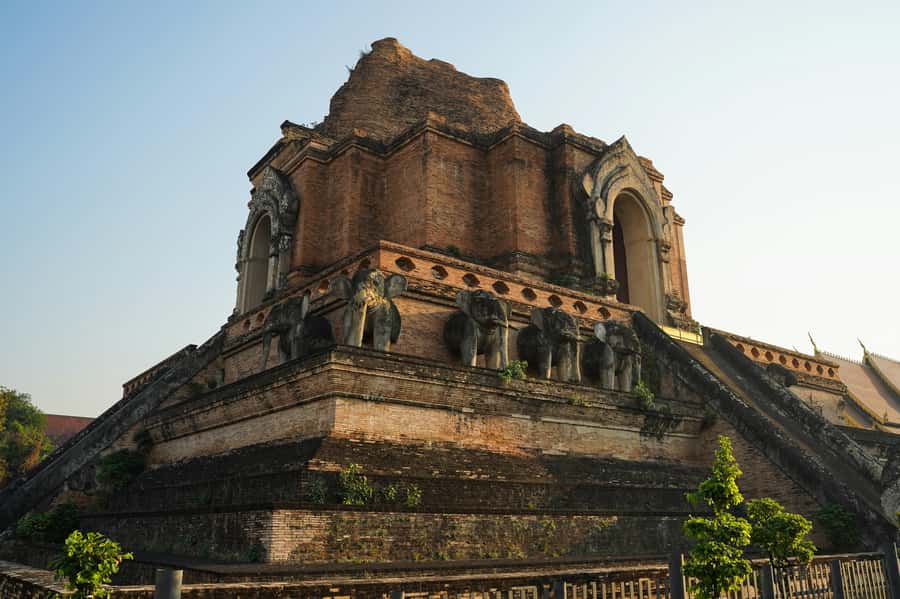 Chiang Mai Light: Tuk Tuk Night Tour with Temples & Markets - Key highlights at a glance