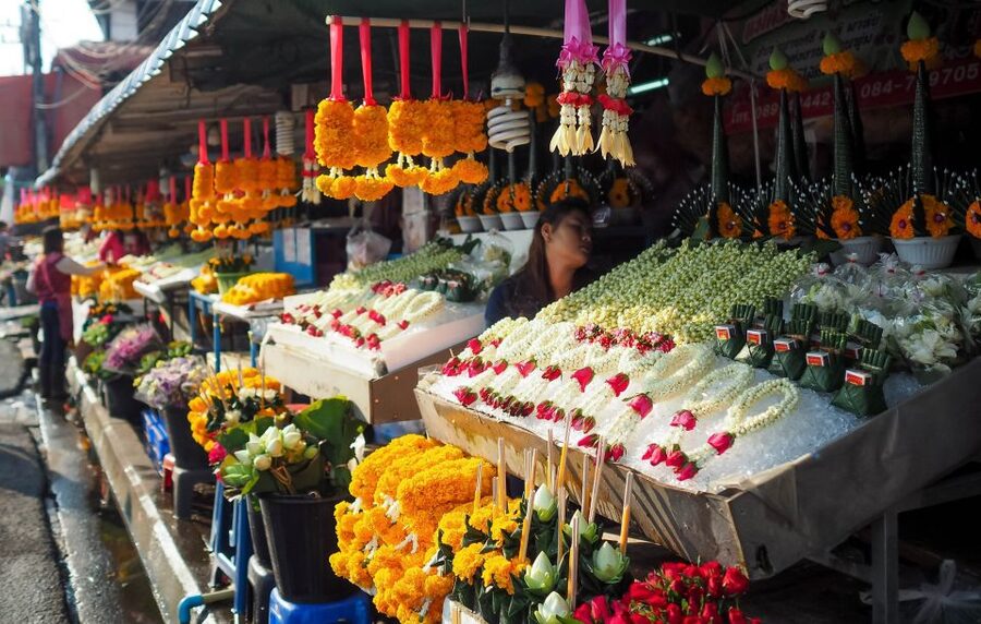 Chiang Mai: Local Food and Markets Guided Walking Tour - Lung Khajohn Wat Ket and the peanut-stuffed dumpling start