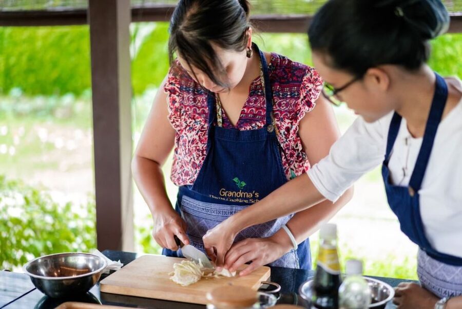 Chiang Mai: Local Northern Thai Cooking Class at Grandma's - The group experience: caring instructors and a calm pace