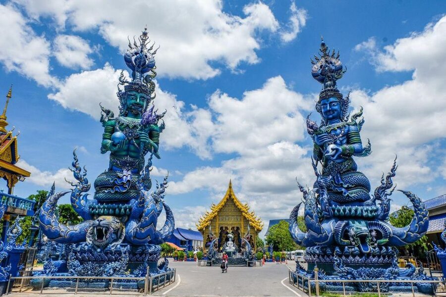 Chiang Mai: Long Neck Village & Chiang Rai’s Iconic Temples - Lunch near the White Temple: easy fuel before the next two stops