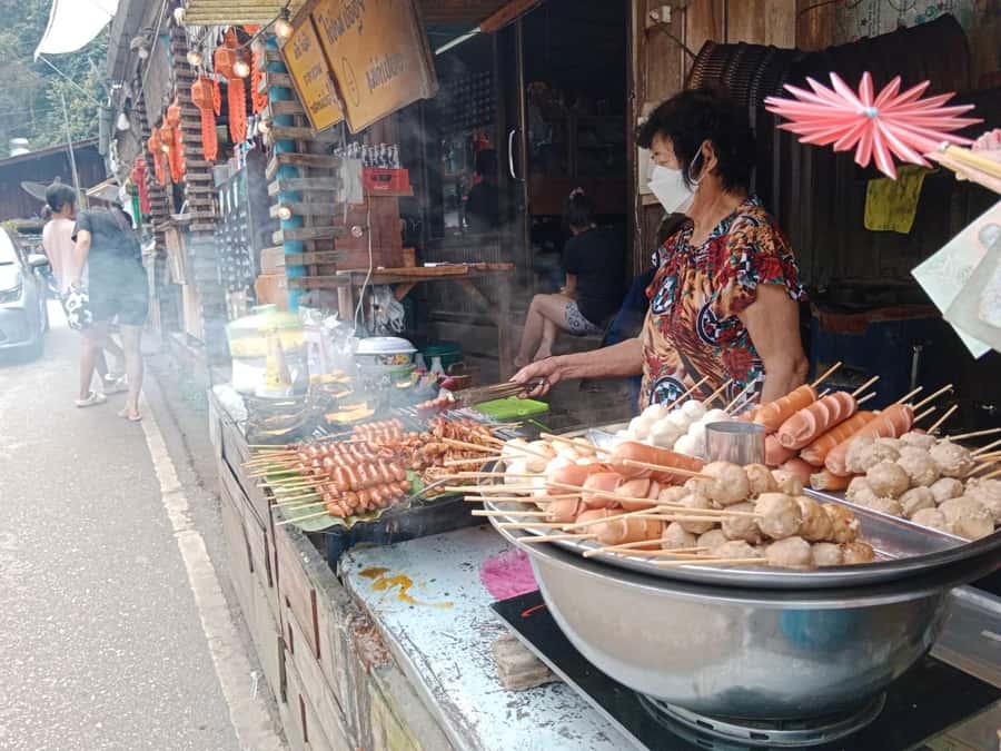Chiang Mai: Mae Kampong Village, Hot Springs & Bor Sang Tour - Why this Chiang Mai route works in an 8-hour day