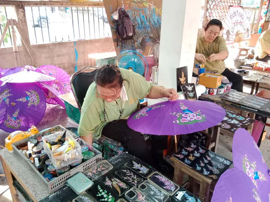 Chiang Mai: Mae Kampong Village, Hot Springs & Bor Sang Tour - Ban Mae Kampong: creek walks, Kampong flowers, and easy local charm