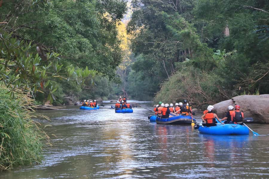 Chiang Mai: Mae Taeng River White Water Rafting - Hitting Class III and IV rapids on the Mae Taeng