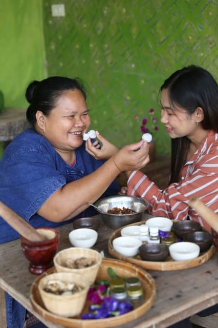Chiang Mai : Making Herbal Ball And Inhaler - The tea break and hospitality factor: roselle drinks in the mix
