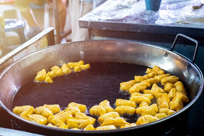 Chiang Mai Michelin Food Walking Tour with Professional Tour Guide - Stop 1: Lung Khajohn Wat Ket Gets You Oriented Fast