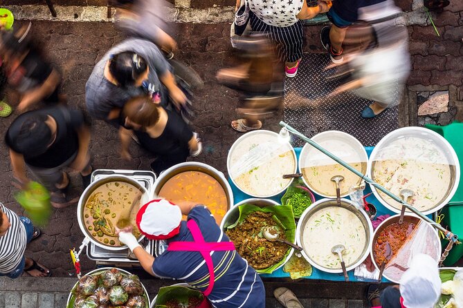 Chiang Mai Michelin Food Walking Tour with Professional Tour Guide - The Guide Experience: English and Thai Help, and a More Personal Pace