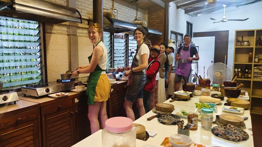 Chiang Mai: Morning Cooking Class with Market Visit - Organic garden and farm time: herbs with a point
