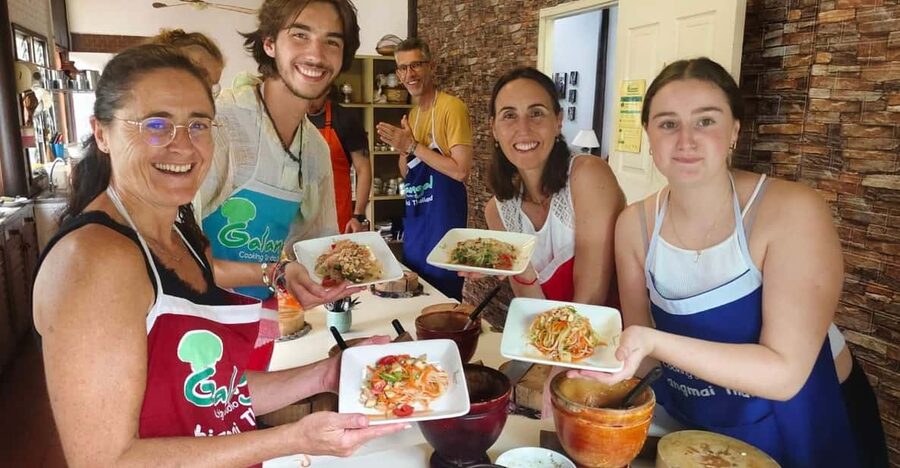 Chiang Mai: Morning Cooking Class with Market Visit - Eating what you cooked: the real payoff