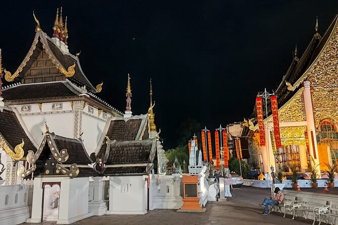 Chiang Mai Old City & Temples 3 hour Twilight Walking Tour - Wat Chedi Luang: when the architecture gets explained