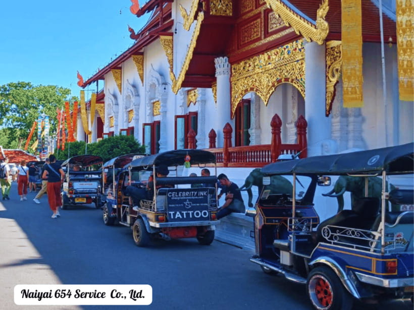 Chiang Mai: Private City Tuk-Tuk Tour - Tha Phae Gate for Photo Stops and Easy Market Access