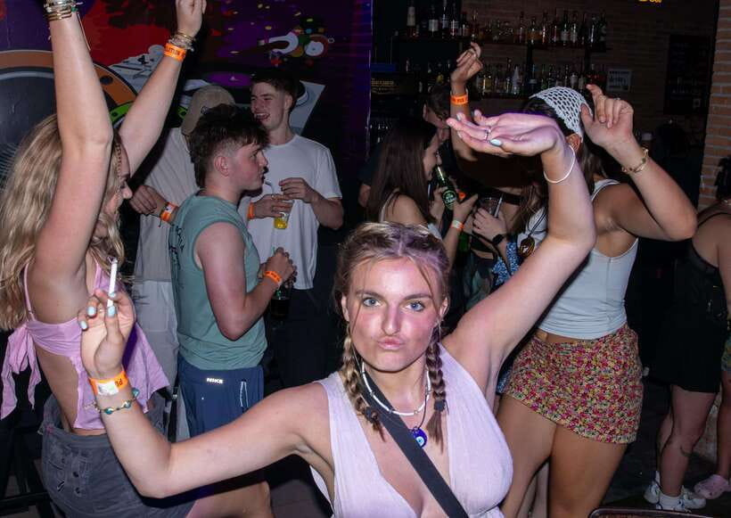 Chiang Mai Pub Crawl: The Best Nightlife in Town! - Why this 3-hour Chiang Mai night works