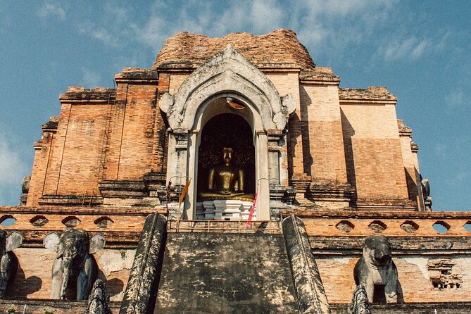 Chiang Mai Shared City Tour with Famous Temples - Wat Phra That Doi Suthep: golden stupa views with a real climb